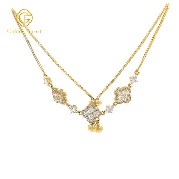 Golden Clover Shaped Adjustable Bracelet for Fashion Elegant Style - Image 3