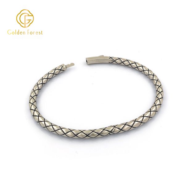 Silver Braided Textured Stylish Bangle for Fashion Enthusiasts - Image 4