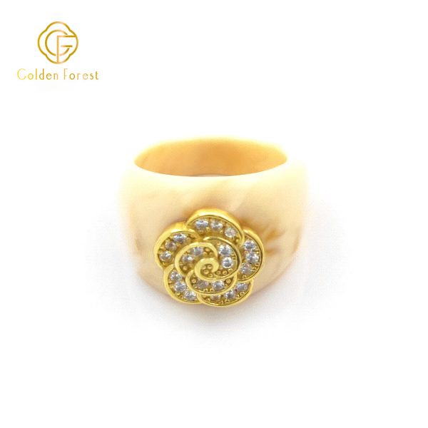 Mystic Gold Tone Flower Resin Rings with Vintage Design - Image 4